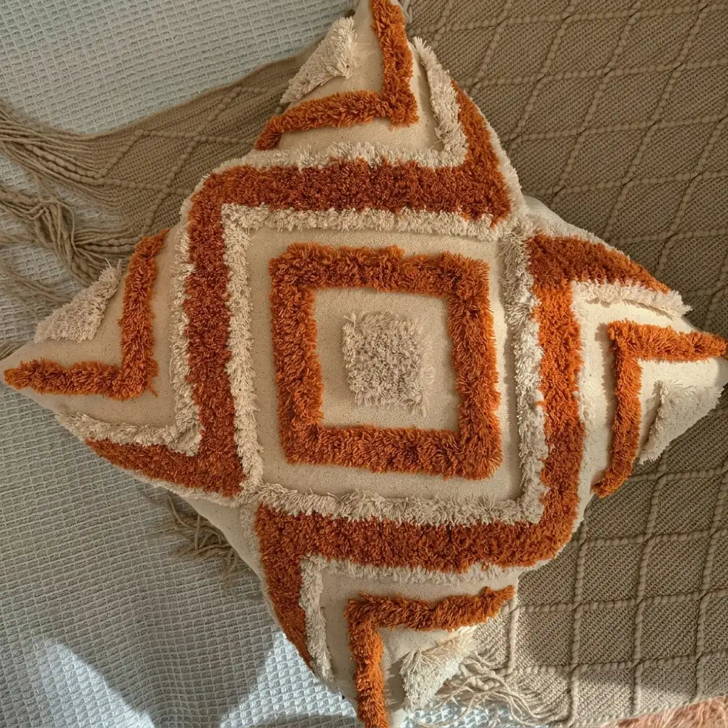 Capa de Almofada Boêmia Geometrica Bordada com Borla