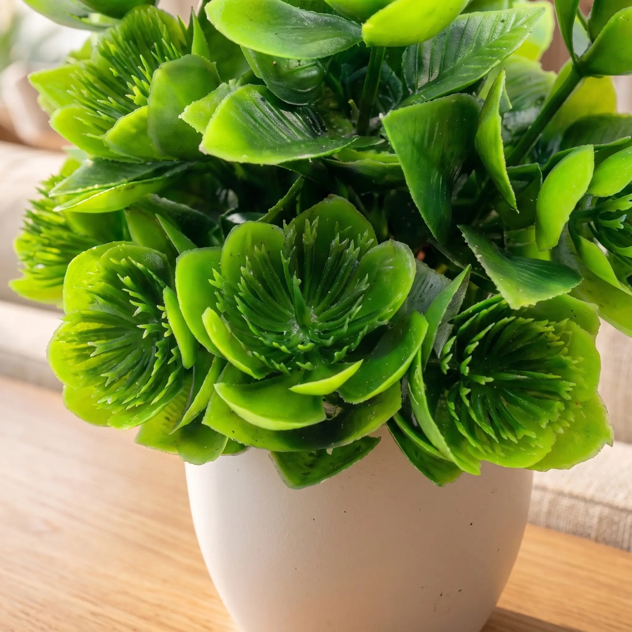 Planta Artificial Decorativa com Vaso de Plástico