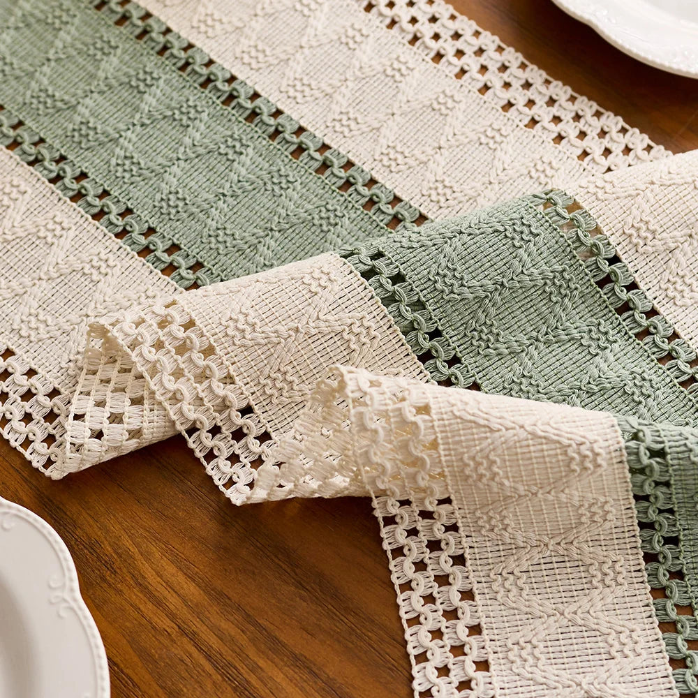 Caminho de Mesa em Crochê com Franjas