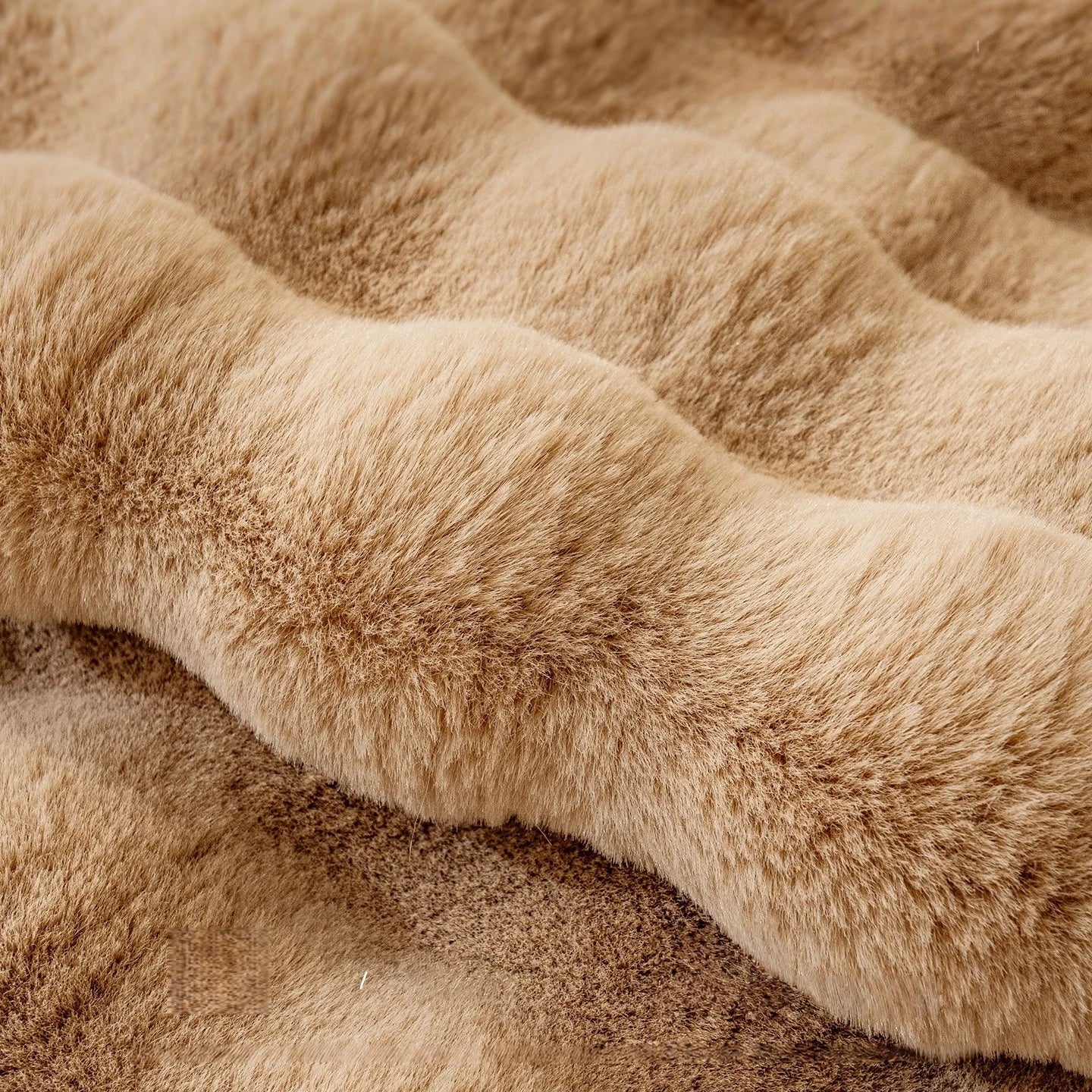 Capa de Sofá Pelúcia Fake Fur – Antiderrapante e Macia