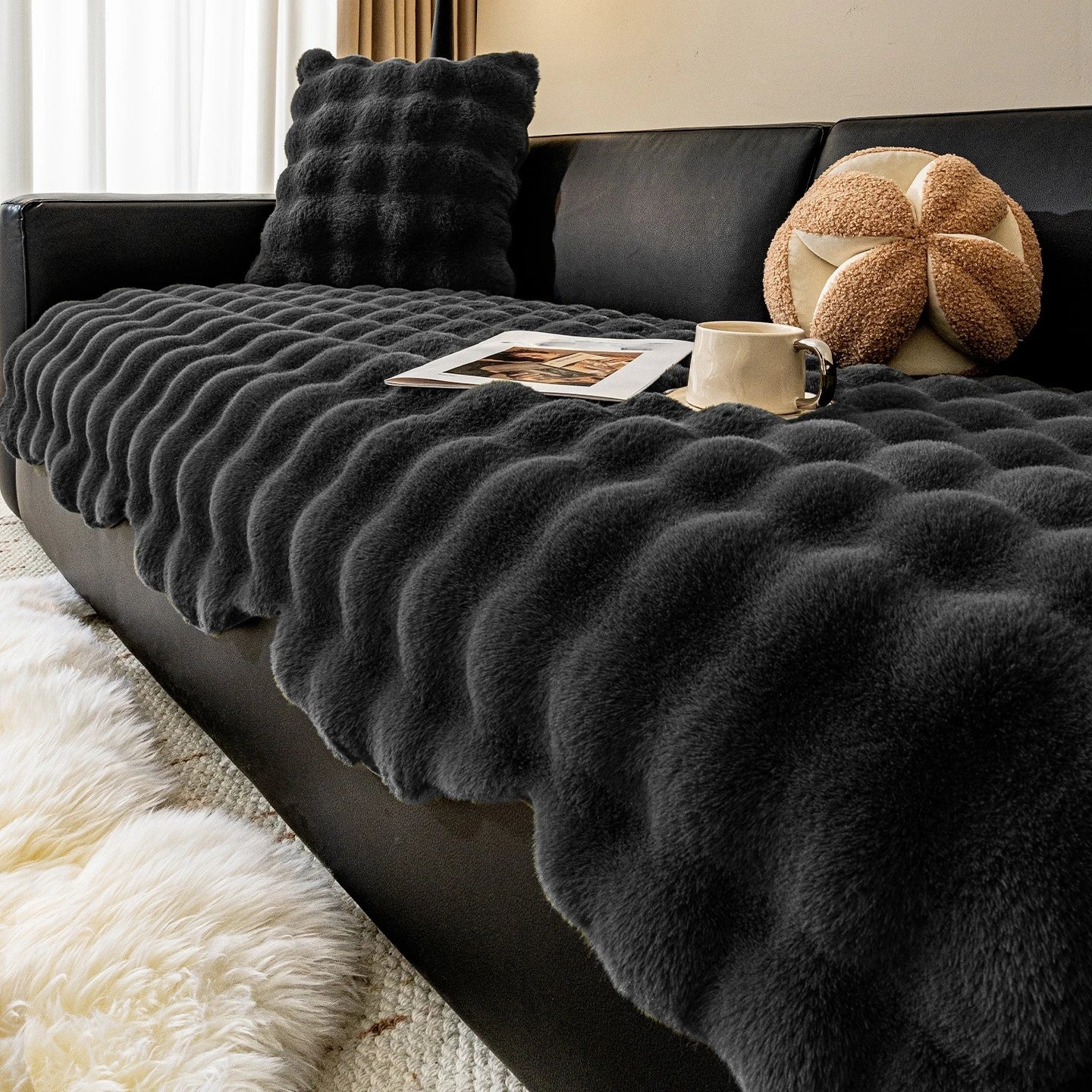 Capa de Sofá Pelúcia Fake Fur – Antiderrapante e Macia