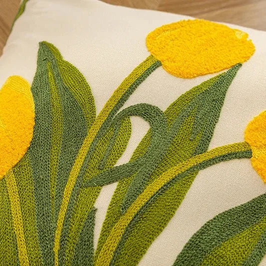 Capa de Almofada Bordada Tulipa em Algodão (45x45cm)