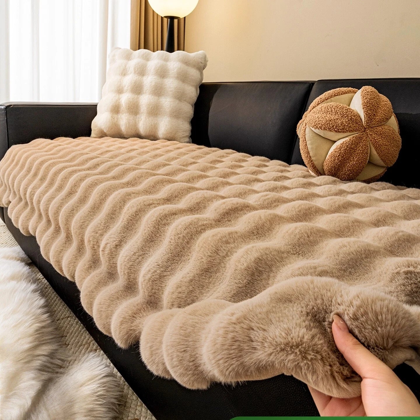 Capa de Sofá Pelúcia Fake Fur – Antiderrapante e Macia